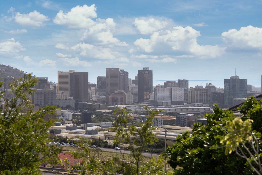 1 Bedroom Property for Sale in Vredehoek Western Cape